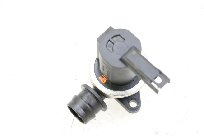 photo de AIR PRESSURE SENSOR BMW S RR ABS S1000RR 1000 (2015 - 2018) - Alternative perspective