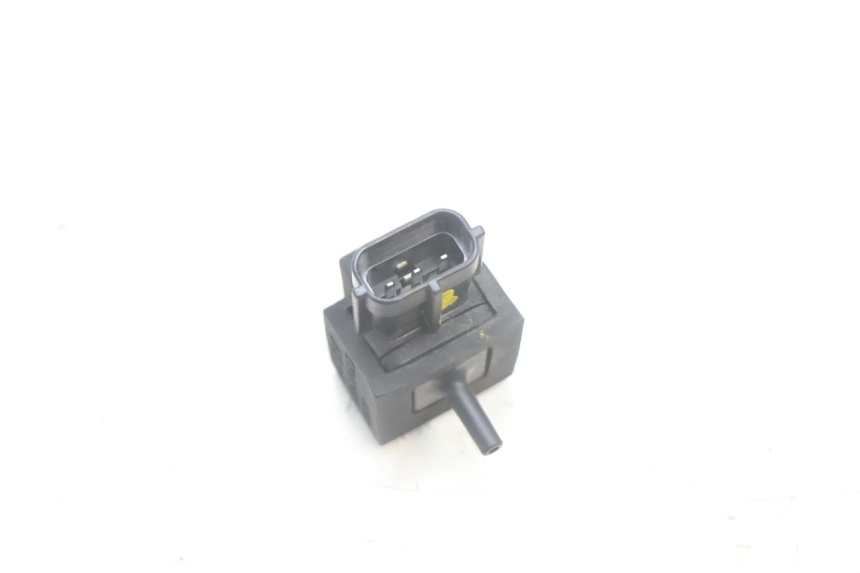 photo de AIR PRESSURE SENSOR SUZUKI BURGMAN EXECUTIVE ABS 650 (2006 - 2012) - Alternative perspective