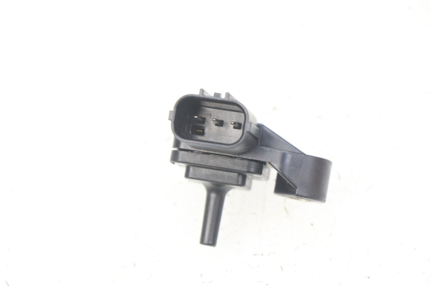 photo de AIR PRESSURE SENSOR HONDA CBRF CBR-F PC41 600 (2011 - 2013) - Zoom on usage condition
