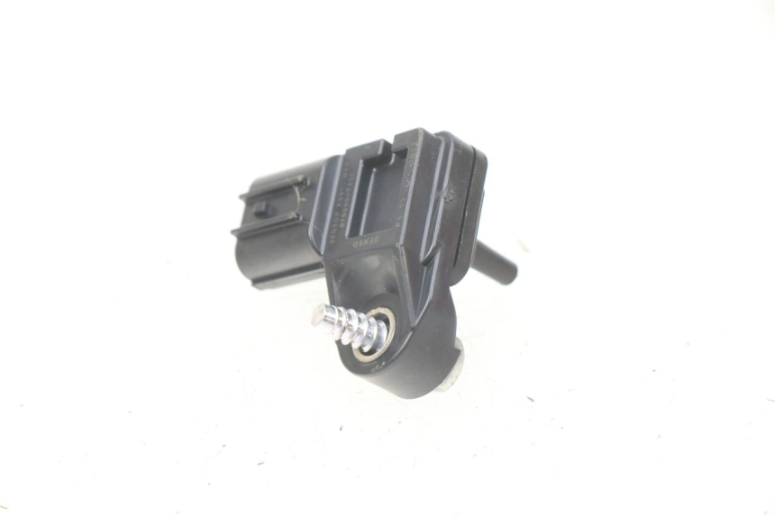 photo de AIR PRESSURE SENSOR HONDA CBRF CBR-F PC41 600 (2011 - 2013) - Alternative perspective