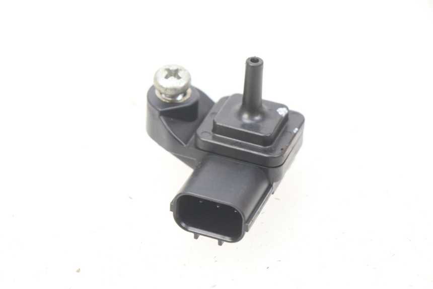 photo de AIR PRESSURE SENSOR HONDA CBRF CBR-F PC41 600 (2011 - 2013) - Technical close-up