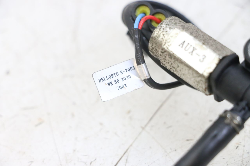 photo de AIR PRESSURE SENSOR SYM CROX 4T 50 (2016 - 2023) - Alternative perspective