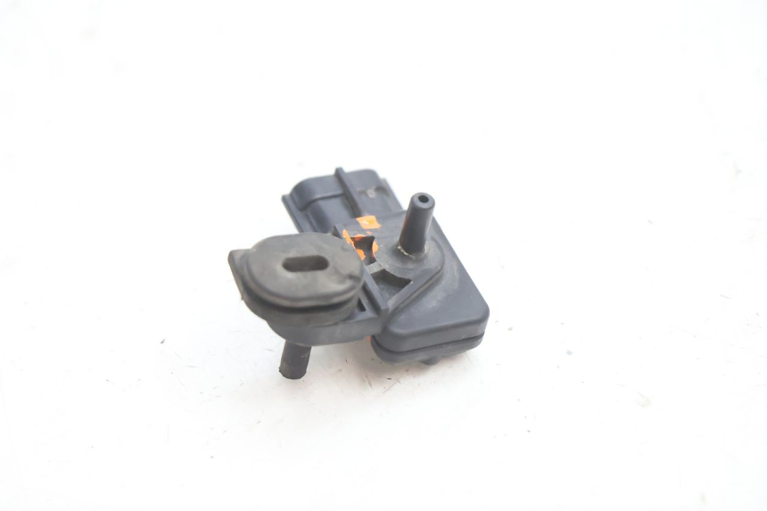 photo de AIR PRESSURE SENSOR KAWASAKI ER-6 ER6 N 650 (2005 - 2009) - Component detail