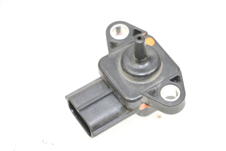 photo de AIR PRESSURE SENSOR YAMAHA FJR ABS 1300 (2006 - 2012) - Alternative perspective