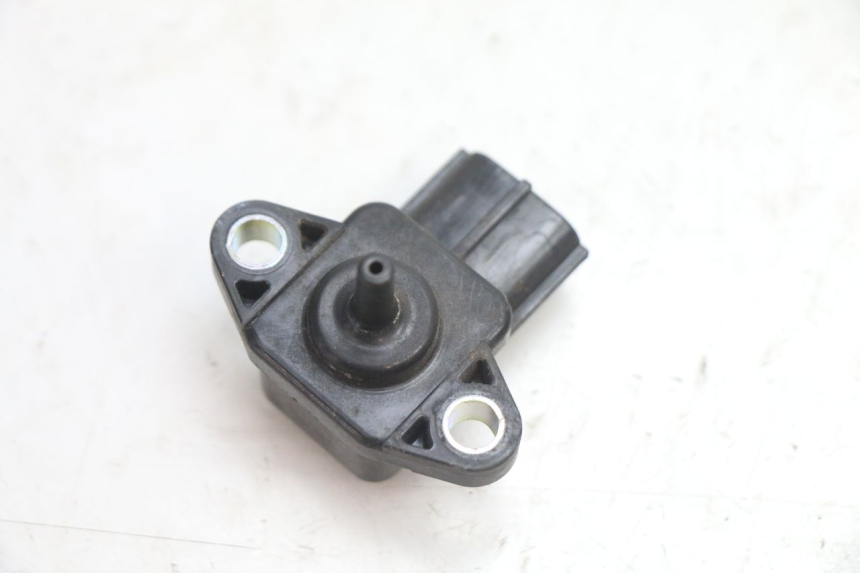photo de AIR PRESSURE SENSOR YAMAHA FJR 1300 (2001 - 2005) - Zoom on usage condition