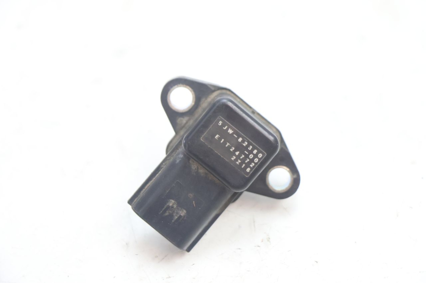 photo de AIR PRESSURE SENSOR YAMAHA FJR 1300 (2001 - 2005) - Technical close-up