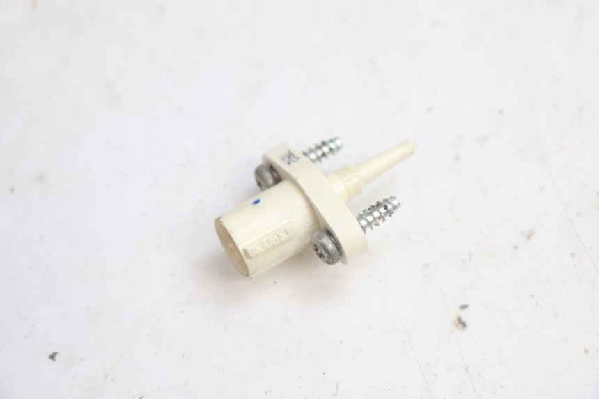 photo de AIR PRESSURE SENSOR HONDA FJS SILVER WING SILVERWING 400 (2005 - 2008) - Alternative perspective