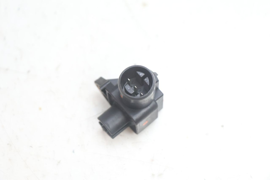 photo de AIR PRESSURE SENSOR HONDA FJS SILVER WING SILVERWING 400 (2005 - 2008) - Alternative perspective