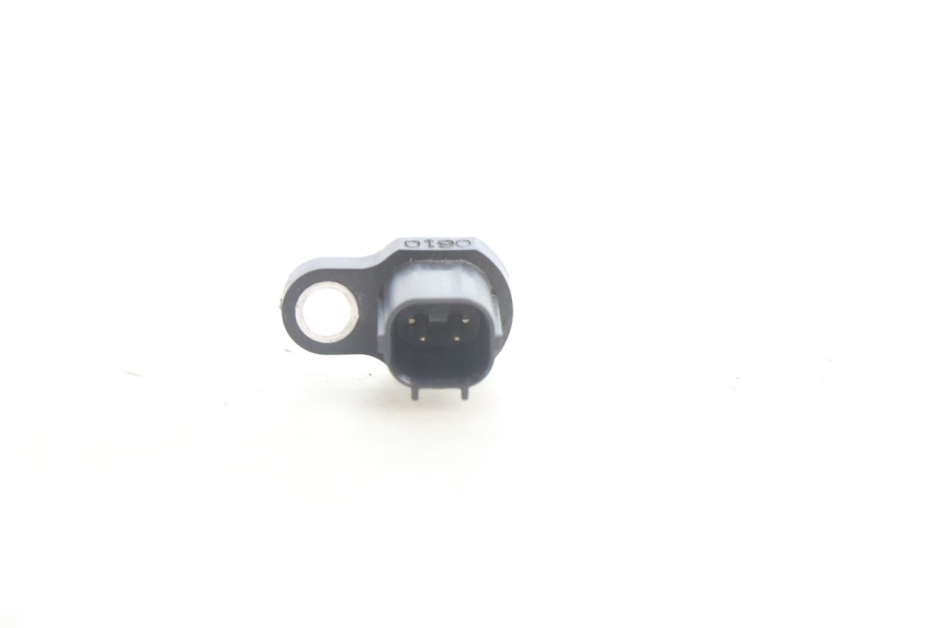 photo de AIR PRESSURE SENSOR YAMAHA FZ8 800 (2010 - 2016) - Alternative perspective