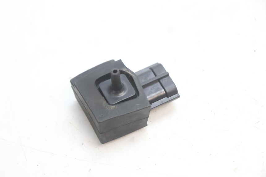 photo de AIR PRESSURE SENSOR SUZUKI GSR 600 (2005 - 2012) - Component detail