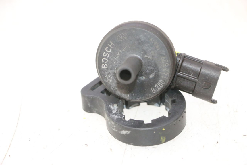 photo de AIR PRESSURE SENSOR PIAGGIO LIBERTY IGET 4T 50 (2015 - 2020) - Alternative perspective