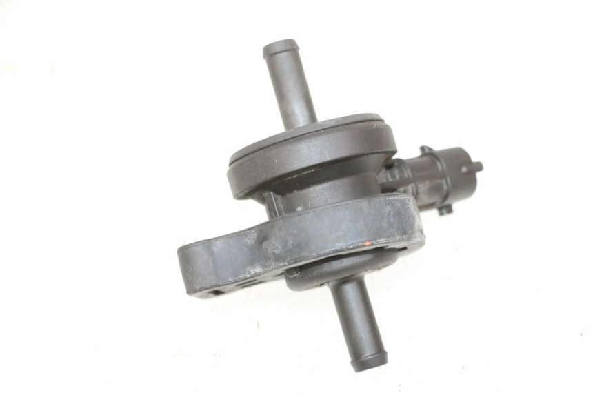 photo de AIR PRESSURE SENSOR PIAGGIO MP3 HPE 300 (2019 - 2026) - Technical close-up