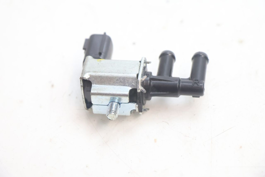 photo de AIR PRESSURE SENSOR PIAGGIO MP3 HPE 530 (2022 - 2026) - Alternative perspective