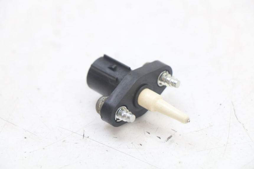 photo de AIR PRESSURE SENSOR SUZUKI GSR 750 (2011 - 2017) - Alternative perspective