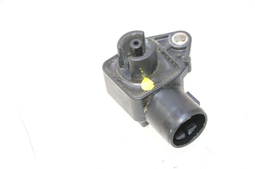 photo de AIR PRESSURE SENSOR HONDA VFR FI RC46 800 (1998 - 2001) - Technical close-up