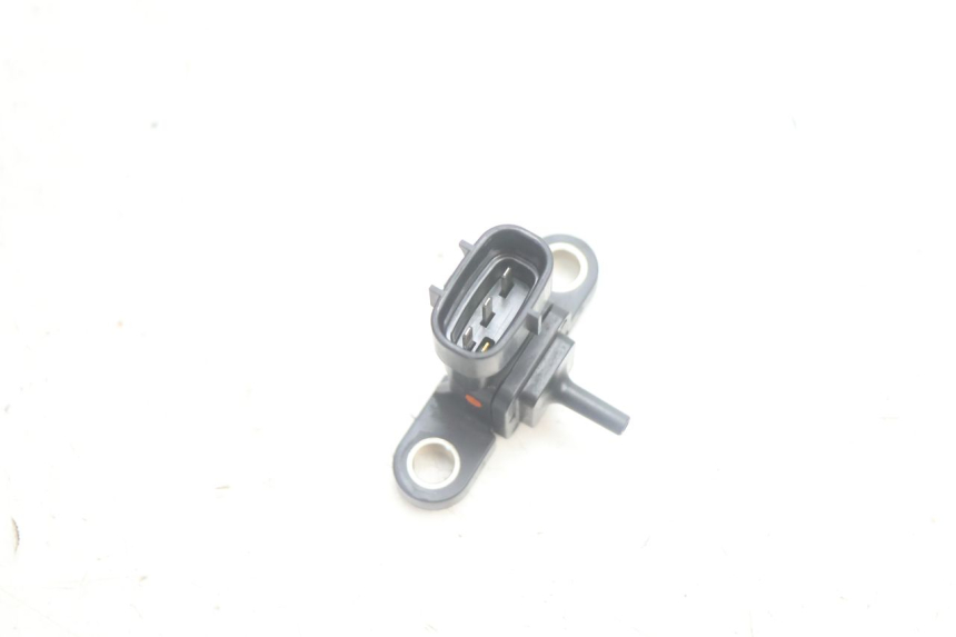photo de AIR PRESSURE SENSOR YAMAHA XMAX X-MAX 125 (2006 - 2009) - Alternative perspective