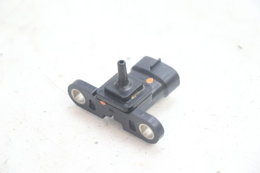 photo de AIR PRESSURE SENSOR YAMAHA XMAX X-MAX 125 (2006 - 2009) - Technical close-up