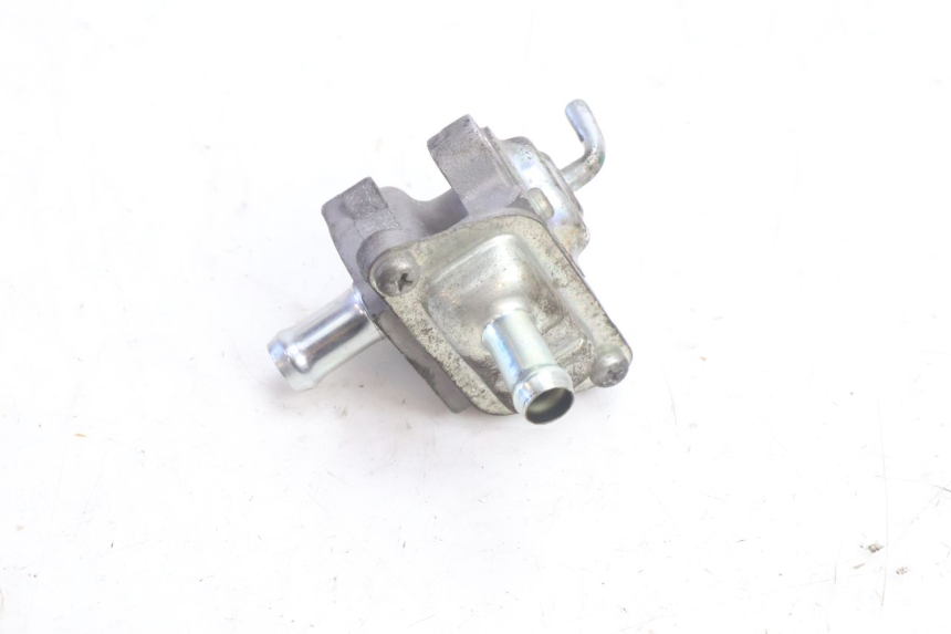 photo de AIR PRESSURE SENSOR YAMAHA YP MAJESTY 125 (2007 - 2010) - Alternative perspective