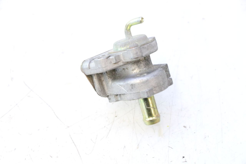 photo de AIR PRESSURE SENSOR YAMAHA YP MAJESTY 125 (2002 - 2006) - Alternative perspective