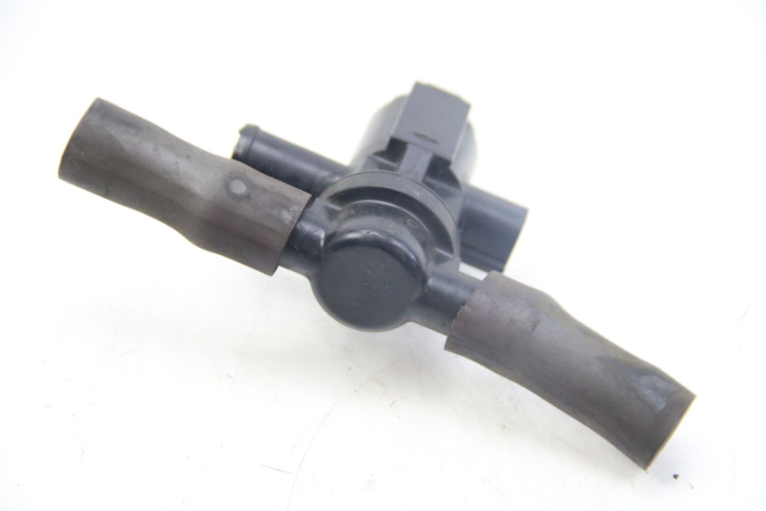 photo de AIR PRESSURE SENSOR KAWASAKI Z ABS 1000 (2014 - 2020) - Alternative perspective