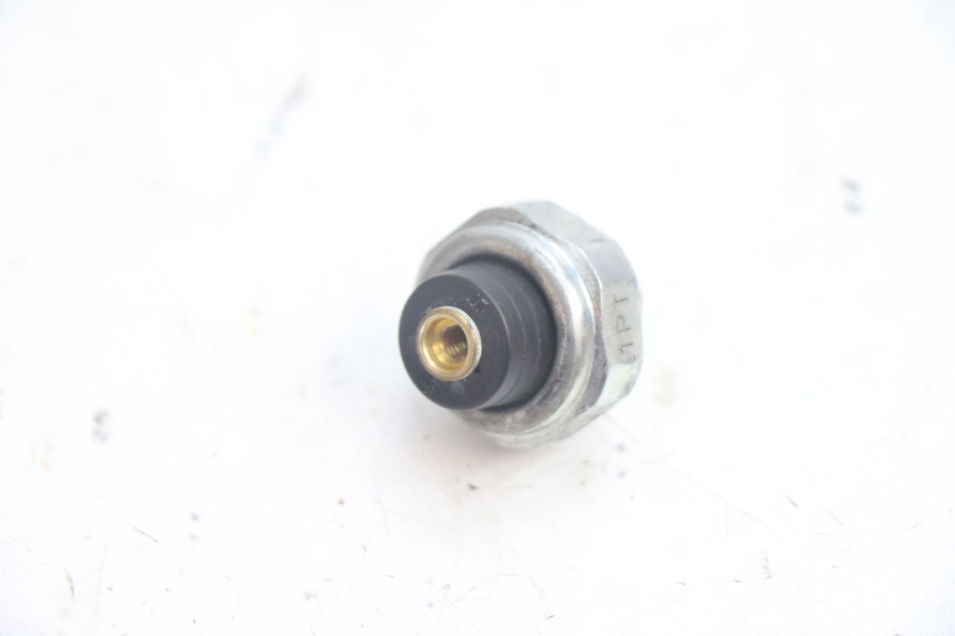 photo de OIL PRESSURE SENSOR SUZUKI BURGMAN EXECUTIVE ABS 650 (2006 - 2012) - Alternative perspective