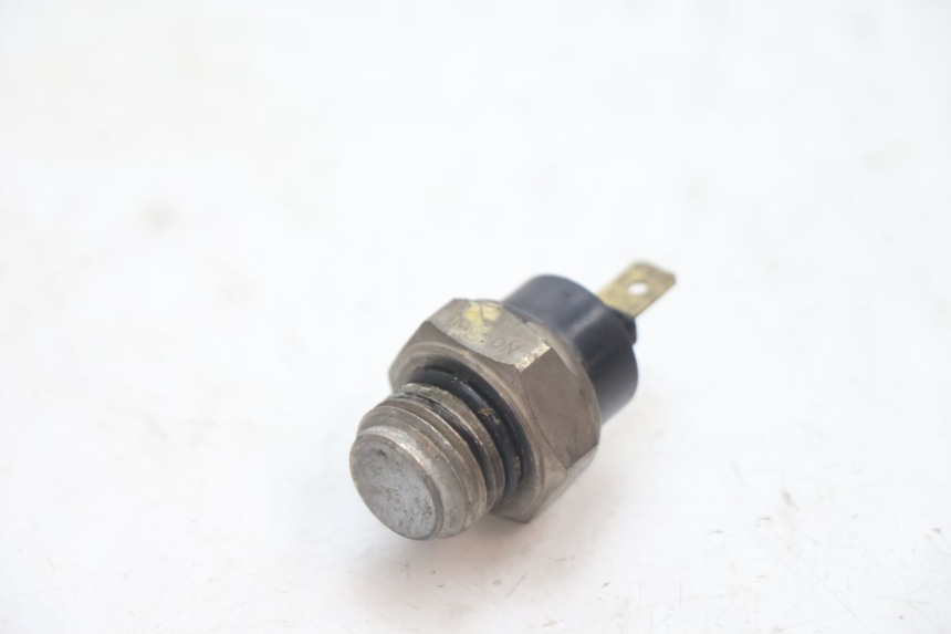 photo de OIL PRESSURE SENSOR HONDA CB F HORNET 600 (2005 - 2006) - Zoom on usage condition