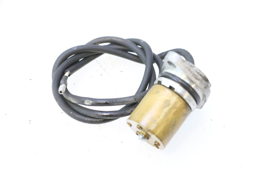 photo de OIL PRESSURE SENSOR YAMAHA FJR 1300 (2001 - 2005) - Alternative perspective