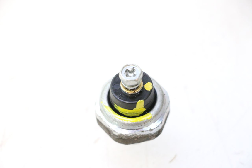photo de OIL PRESSURE SENSOR HONDA FJS SILVER WING SILVERWING 400 (2005 - 2008) - Zoom on usage condition