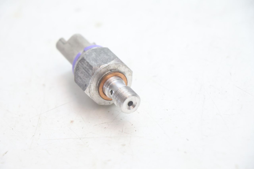 photo de BRAKE OIL PRESSURE SENSOR PIAGGIO MP3 HPE 530 (2022 - 2026) - Alternative perspective