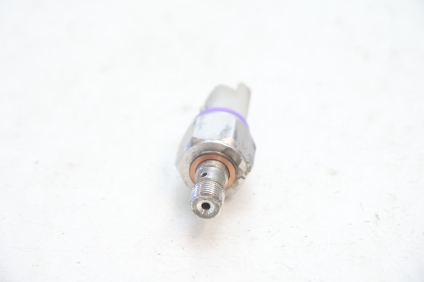 photo de BRAKE OIL PRESSURE SENSOR PIAGGIO MP3 LT 300 (2010 - 2016) - Alternative perspective