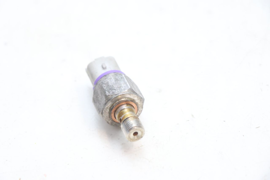 photo de OIL BRAKE PRESSURE SENSOR PIAGGIO MP3 LT 400 (2007 - 2012) - Zoom on usage condition