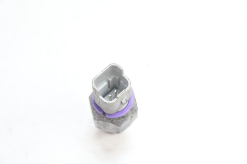 photo de OIL BRAKE PRESSURE SENSOR PIAGGIO MP3 LT 400 (2007 - 2012) - Alternative perspective