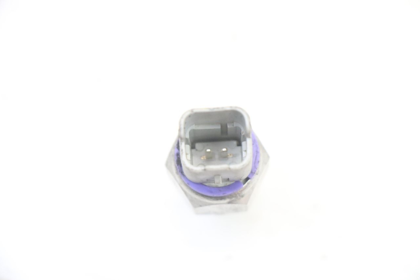 photo de BRAKE OIL PRESSURE SENSOR PIAGGIO MP3 500 (2014 - 2017) - Technical close-up