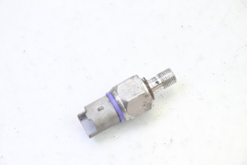 photo de OIL BRAKE PRESSURE SENSOR PIAGGIO MP3 125 (2006 - 2014) - Zoom on usage condition