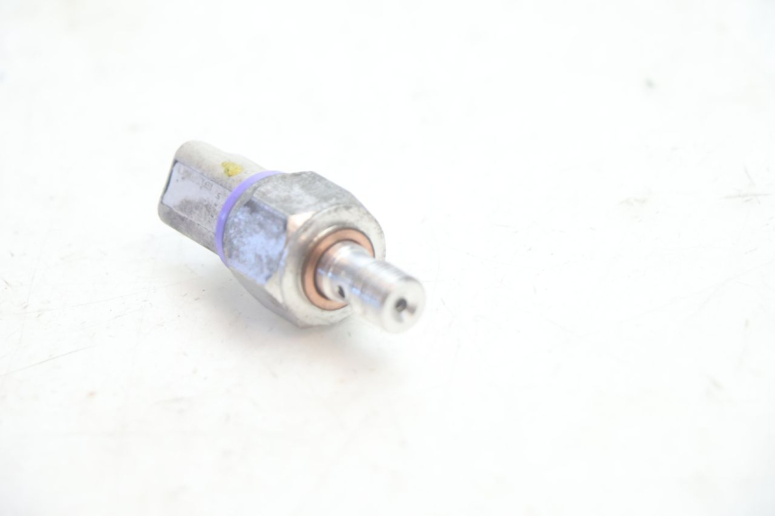 photo de BRAKE OIL PRESSURE SENSOR PIAGGIO MP3 500 (2016 - 2018) - Technical close-up