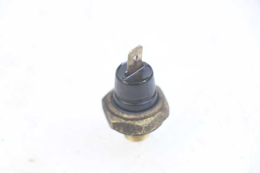 photo de OIL PRESSURE SENSOR APRILIA SCARABEO LIGHT 125 (2007 - 2011) - Zoom on usage condition