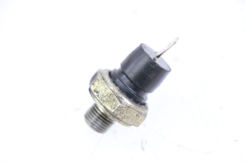 photo de OIL PRESSURE SENSOR PIAGGIO VESPA LX 125 (2005 - 2010) - Zoom on usage condition