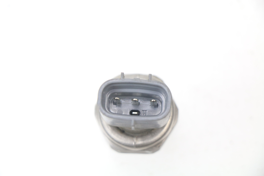 photo de OIL PRESSURE SENSOR HONDA VFR F 1200 (2010 - 2015) - Alternative perspective