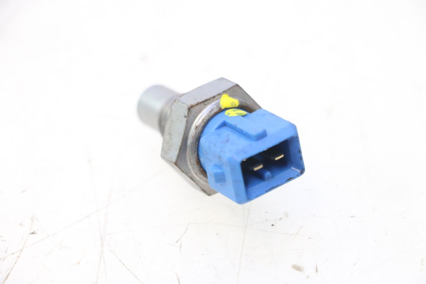 photo de ENGINE TEMPERATURE SENSOR PIAGGIO LIBERTY IGET S 125 (2016 - 2020) - Alternative perspective