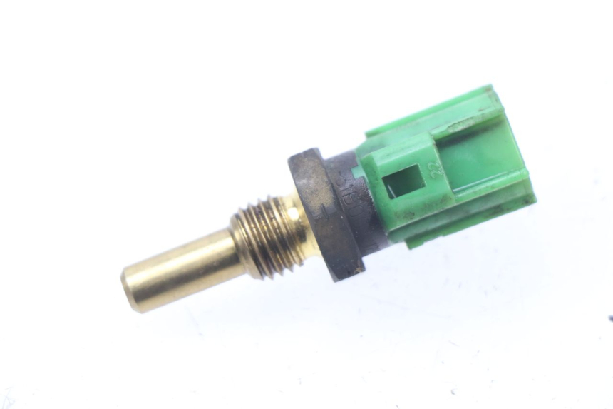 photo de WATER TEMPERATURE SENSOR SUZUKI BURGMAN 650 (2002 - 2004) - Zoom on usage condition