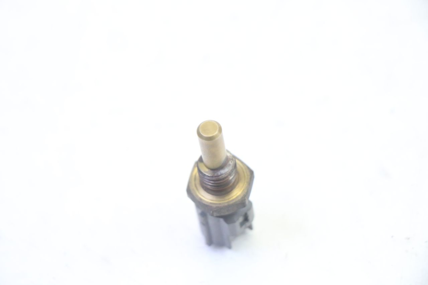 photo de WATER TEMPERATURE SENSOR SUZUKI BURGMAN 125 (2007 - 2014) - Alternative perspective