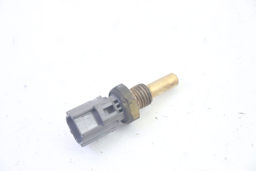 photo de WATER TEMPERATURE SENSOR SUZUKI BURGMAN 125 (2007 - 2014) - Zoom on usage condition