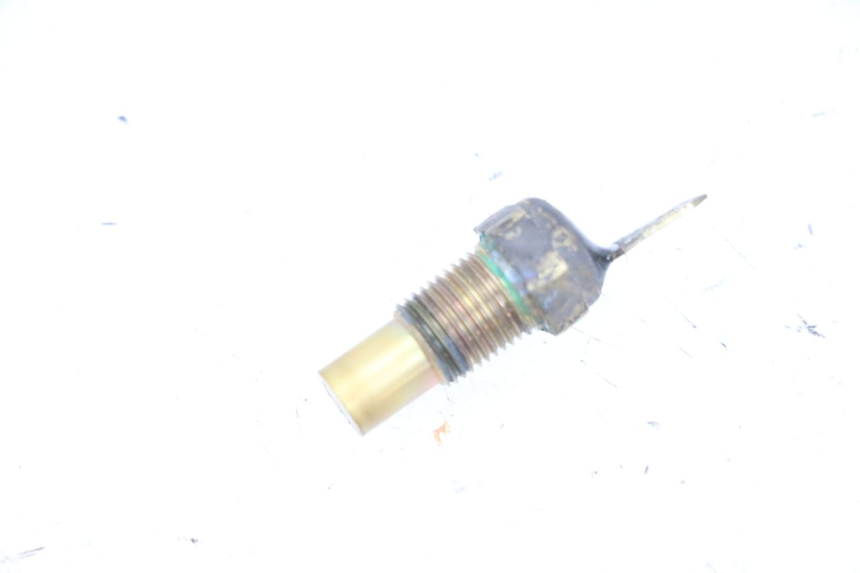 photo de WATER TEMPERATURE SENSOR SUZUKI BURGMAN 125 (2007 - 2014) - Zoom on usage condition