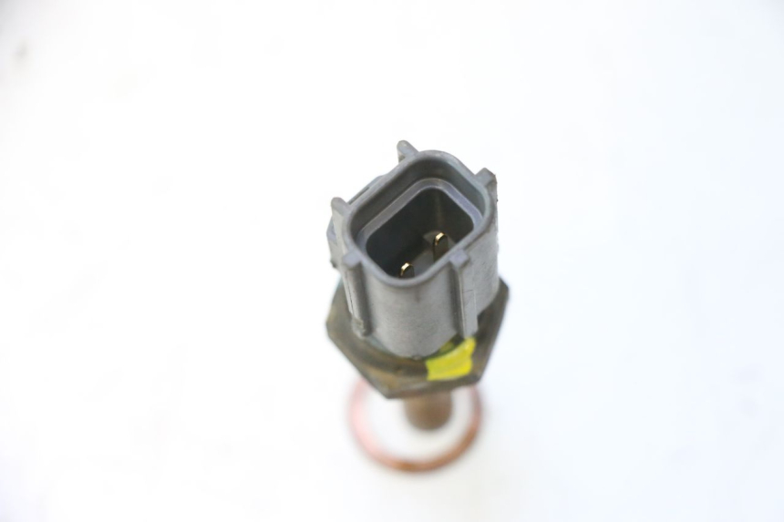 photo de WATER TEMPERATURE SENSOR SUZUKI BURGMAN 125 (2007 - 2014) - Zoom on usage condition