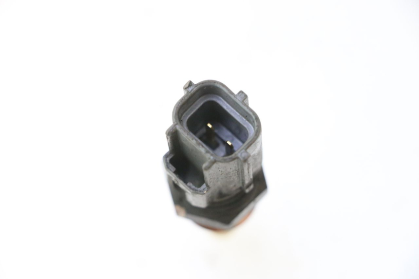 photo de WATER TEMPERATURE SENSOR SUZUKI BURGMAN 125 (2007 - 2014) - Zoom on usage condition