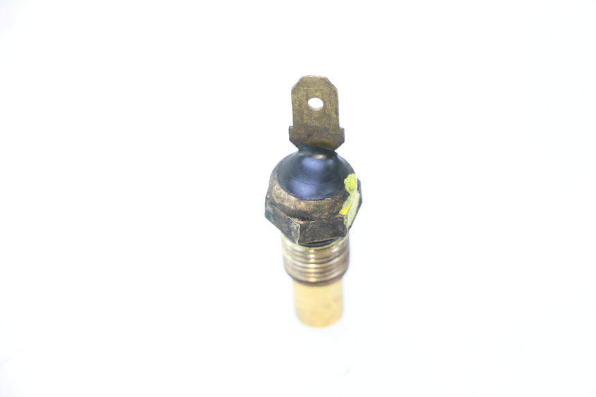 photo de WATER TEMPERATURE SENSOR SUZUKI BURGMAN 125 (2007 - 2014) - Zoom on usage condition