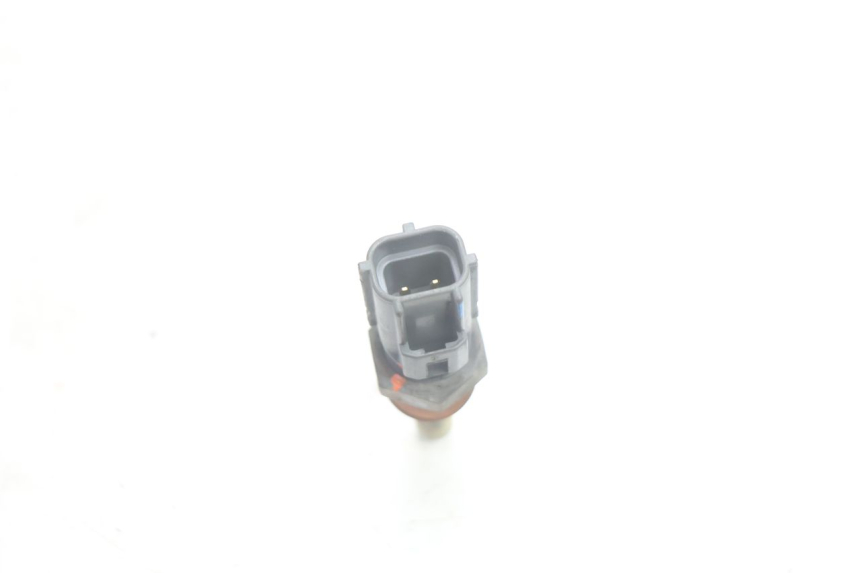 photo de WATER TEMPERATURE SENSOR SUZUKI BURGMAN EXECUTIVE ABS 650 (2006 - 2012) - Zoom on usage condition
