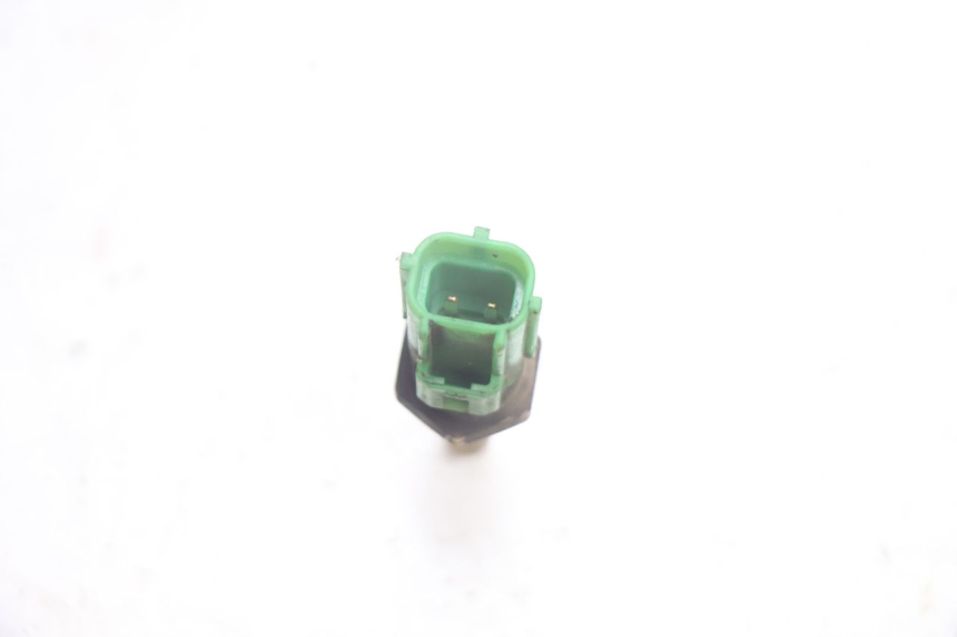 photo de WATER TEMPERATURE SENSOR SUZUKI BURGMAN EXECUTIVE ABS 650 (2006 - 2012) - Zoom on usage condition