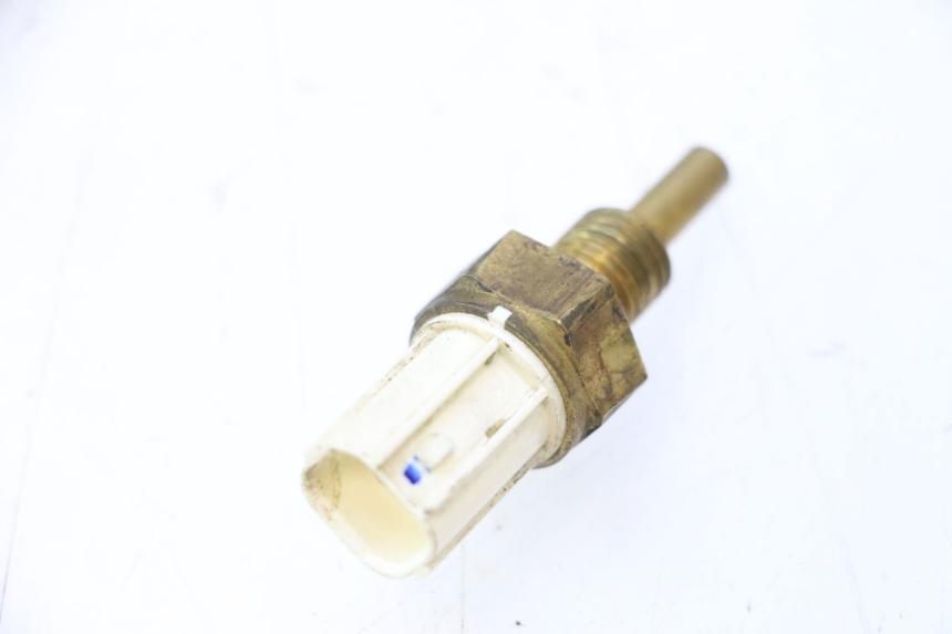 photo de WATER TEMPERATURE SENSOR KAWASAKI ER-6 ER6 N 650 (2005 - 2009) - Alternative perspective