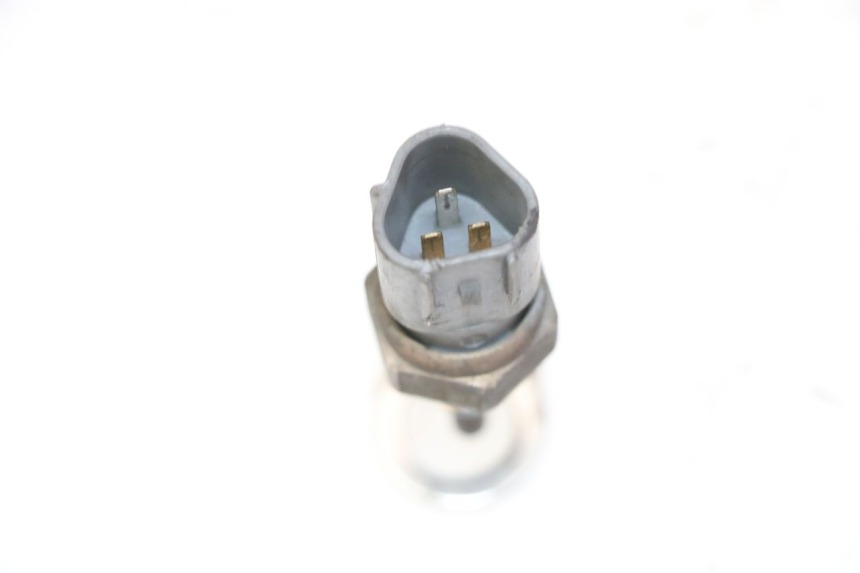 photo de WATER TEMPERATURE SENSOR HONDA FES S-WING SWING ABS 125 (2007 - 2015) - Zoom on usage condition